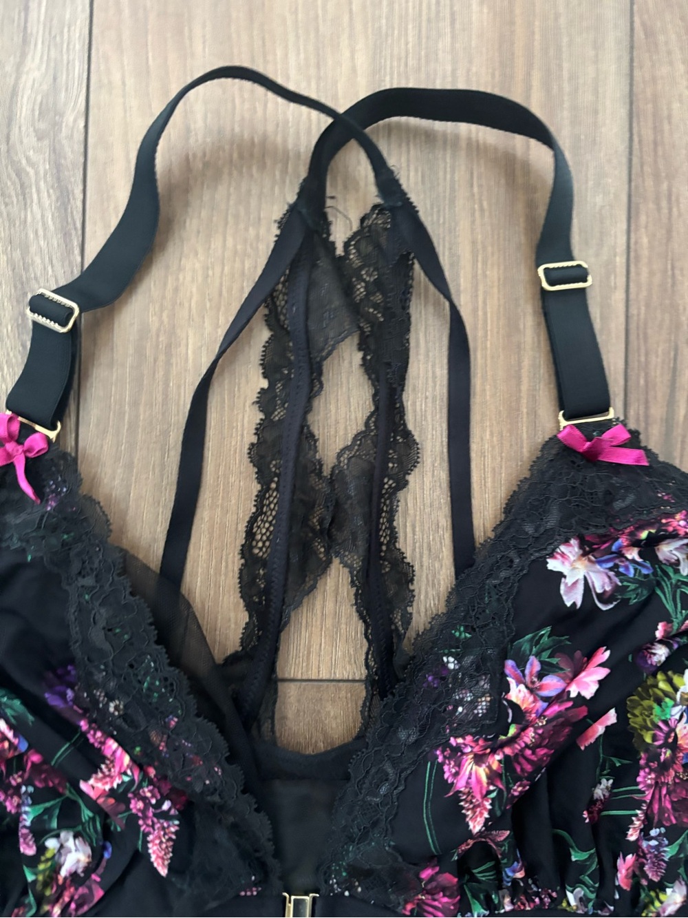 Cacique Floral Printed Front-Close Triangle No-Wire Bra - Picture 7 of 12